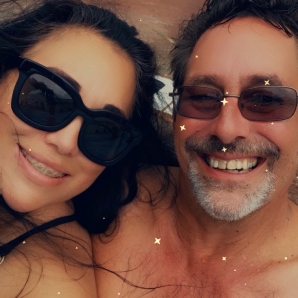 Meet your Posher, Venisa - Picture 3 of 16